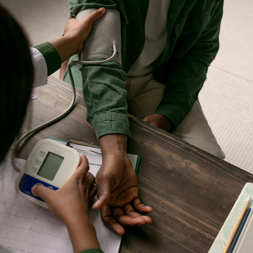 Pemeriksaan Tekanan Darah di Klinik Sri Manja